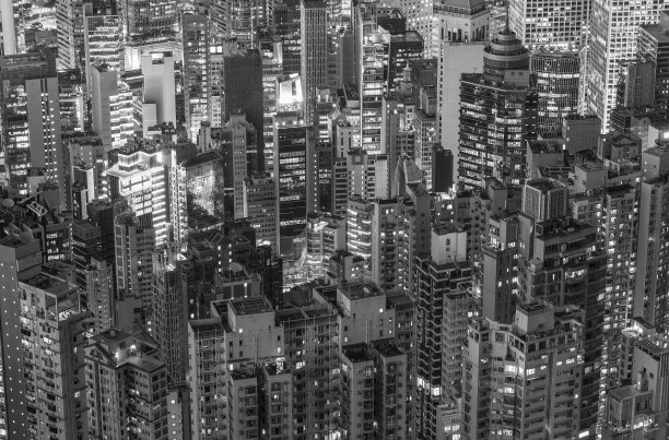 鸟瞰图拥挤的高层建筑在香港城市的夜间图片下载