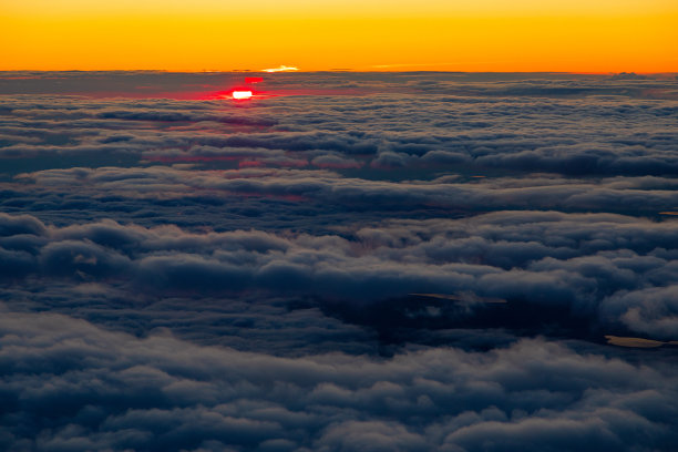 悲剧性和惊人的日落云背景视图图片下载