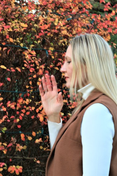 女人在秋天图片下载