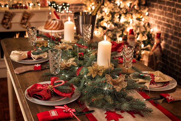 优雅的圣诞餐桌图片下载