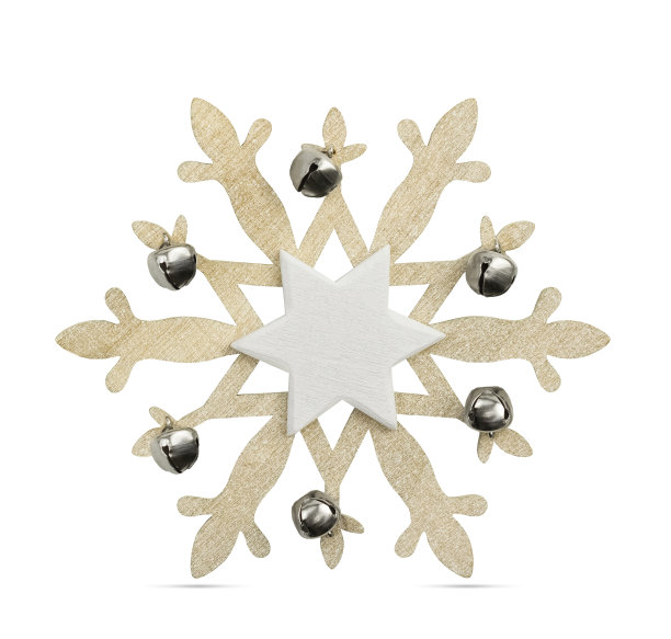 巨大的木制雪花，在光线上有铃铛。图片下载