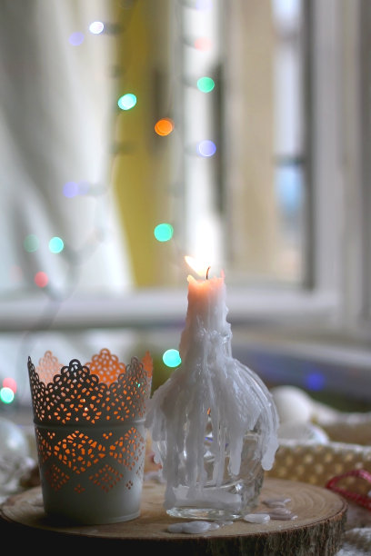 蜡烛和圣诞灯图片下载