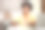 美丽的非裔美国自由职业者妇女肖像，餐桌在厨房。在室内用笔记本电脑工作。居家办公图片下载