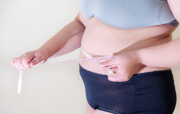 胖女人。腹部肥胖的女性图片下载