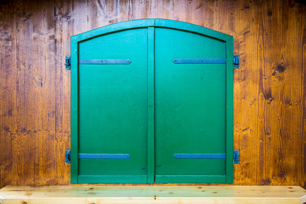 外立面的旧木窗图片下载