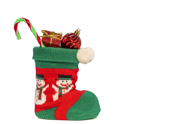 红绿相间的圣诞袜，里面有礼物和拐杖糖图片下载