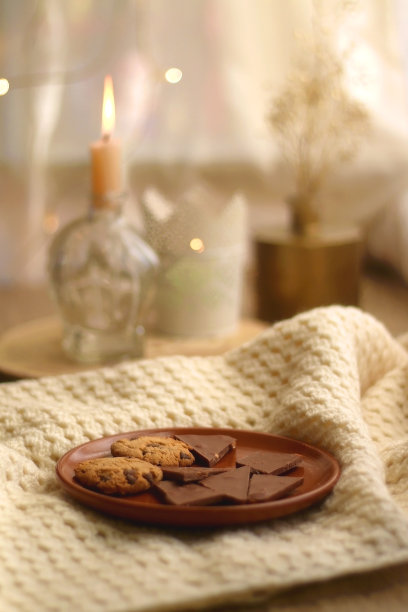 甜点、毯子和蜡烛图片下载