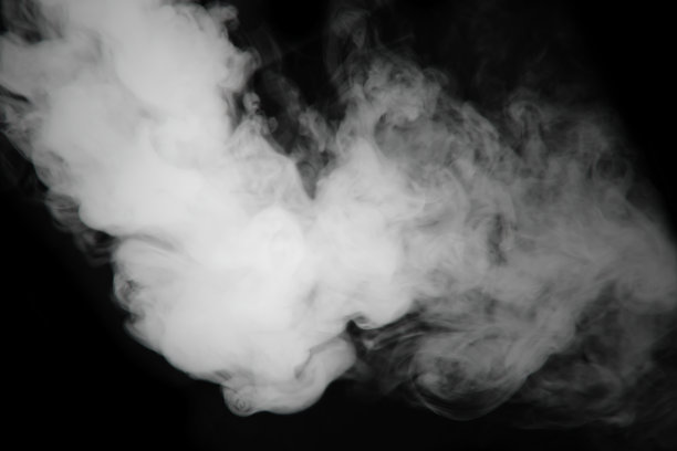 黑色背景上的蒸汽烟雾的特写图片下载