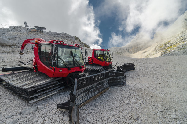 在滑雪胜地，拉特拉克已经为滑雪季节做好了准备。图片下载