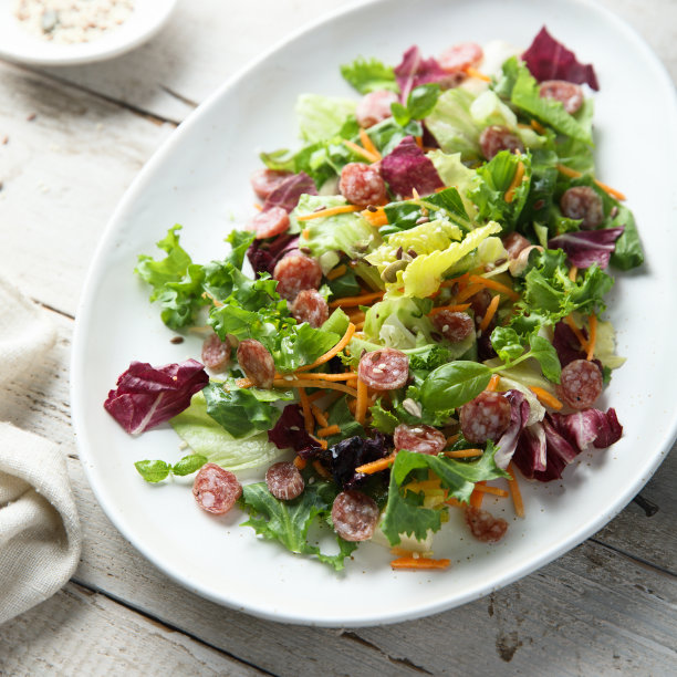 沙拉和香肠图片下载