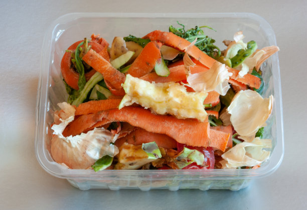 准备用来堆肥的食物残渣图片下载