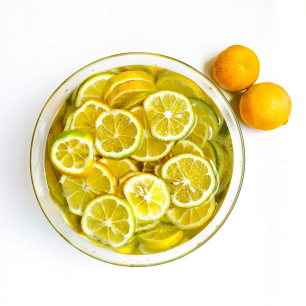 柠檬片在水中图片下载