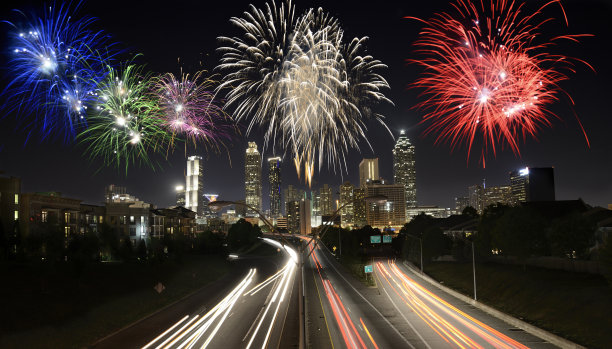 美国乔治亚州亚特兰大上空的烟花。图片下载