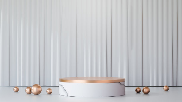 3 d渲染背景。白色大理石金台子展示产品装饰以金色球在白色干净的窗帘背景上。形象展示。图片下载