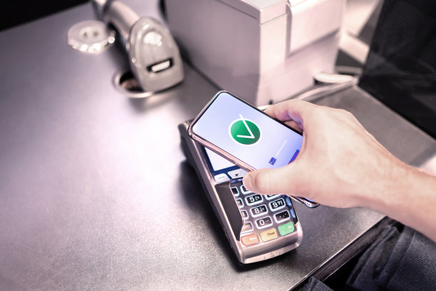 支付与手机。使用非接触式nfc移动技术支付。电子钱包和银行信用卡应用在智能手机。安全方便的购物交易，在商店的POS和结帐。图片下载