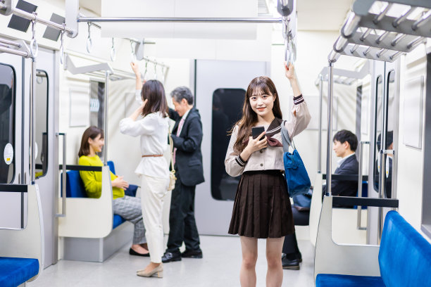 火车上的人图片下载