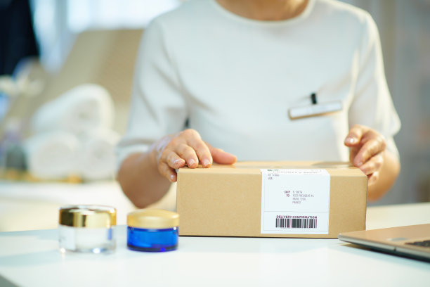 现代美容工作室女员工特写图片下载