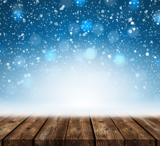 空木桌与美丽的蓝色模糊的背景。图片下载