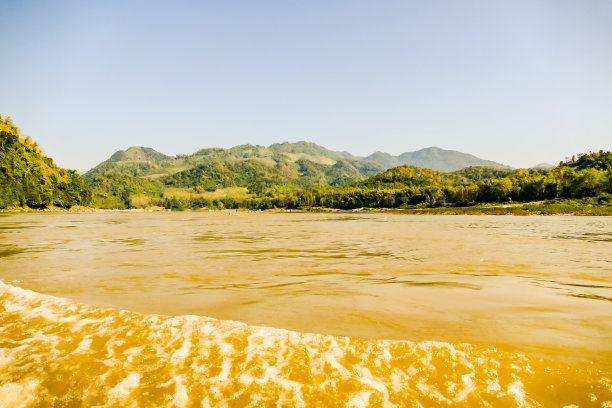 沙丘与草和蓝天，数码照片图片作为背景图片下载