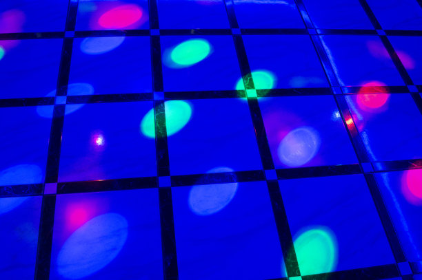 照明地板与彩色聚光灯图片下载