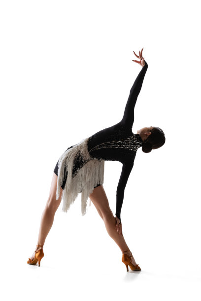 全身肖像年轻优雅美丽的舞者，灵活的女子舞蹈交际舞孤立在白色工作室的背景。图片下载