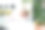 年轻女子在工作场所伤心。办公室工作的概念图片下载