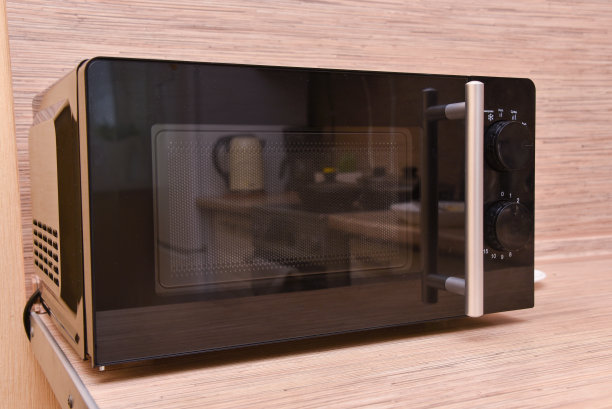 微波炉图像。现代微波。前视图。家里有微波炉。图片下载