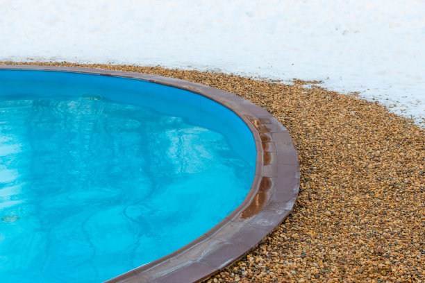 冬季露天游泳池图片下载