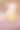 一位妇女在家里吃日本拉面图片下载