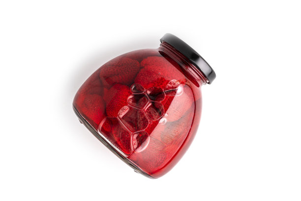 在白色背景上分离的糖浆草莓。草莓酱图片下载