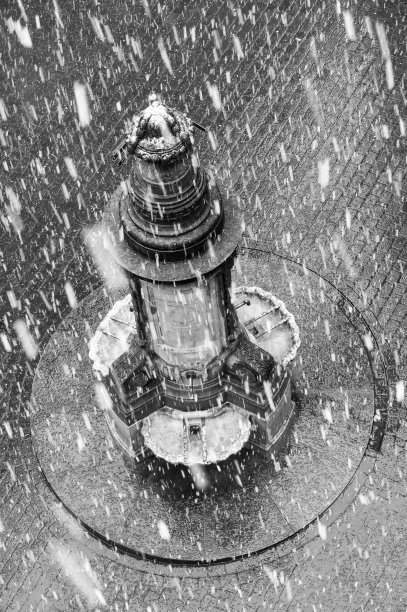 老城下雪了图片下载