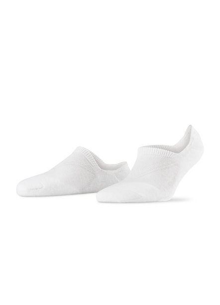 白色短迷你袜子模型设计孤立的白色背景。一套短袜子为运动作为模拟和标签的广告，标志，品牌。双运动棉袜图片下载