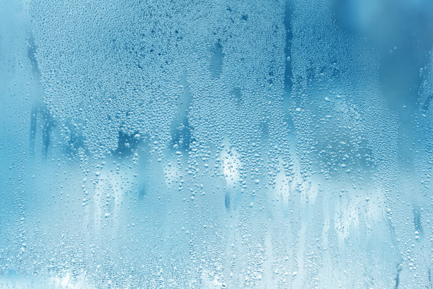 蓝色背景上的水滴图片下载