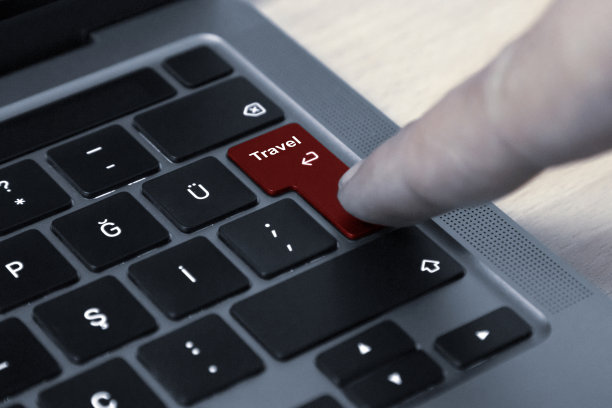 笔记本电脑键盘上的文字旅行图片下载