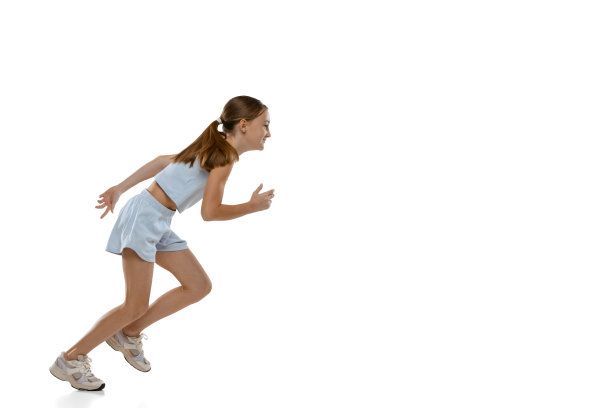 全身画像的女孩，青少年跑步，训练孤立的白色背景。侧视图图片下载