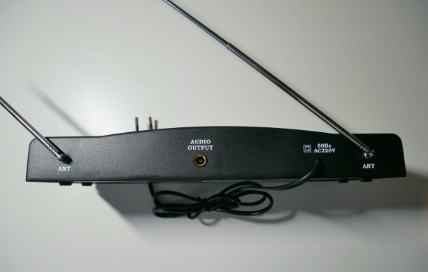 发射和接收无线电信号的装置。图片下载