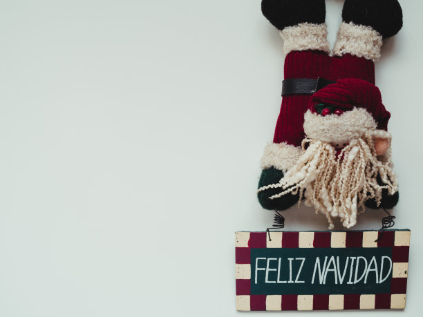 圣诞娃娃与横幅和复制空间。圣诞节的概念图片下载