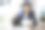 迷人的女商人坐在室内办公室的桌子上，工作。库存图片图片下载