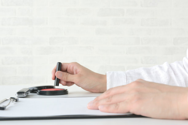 人的手用日本人的签名盖章图片下载