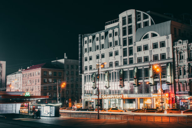 基辅街头夜景照片，2021年11月17日图片下载