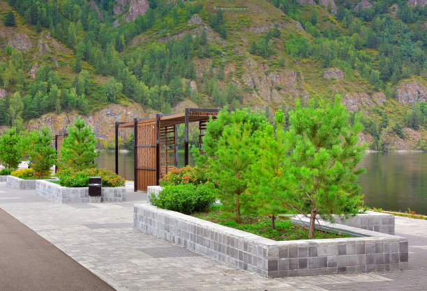 狄诺戈尔斯克叶尼塞河的河堤图片下载