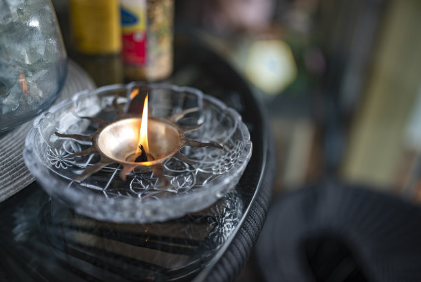 现代黄铜Diya装饰水晶油灯股票照片图片下载