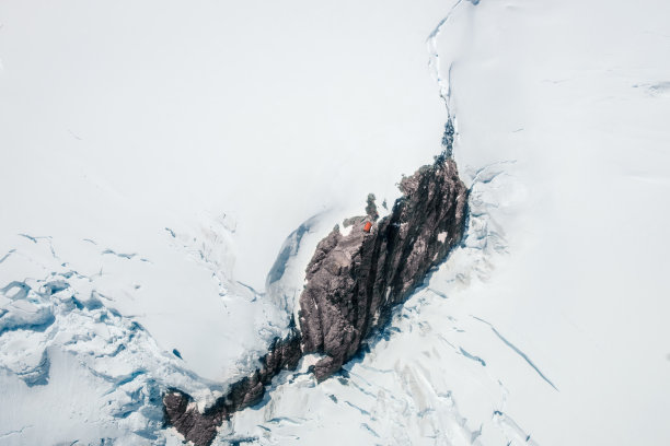 生活在边缘图片下载