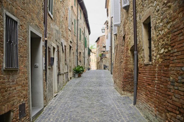 位于意大利翁布里亚的一个美丽的中世纪古城图片下载