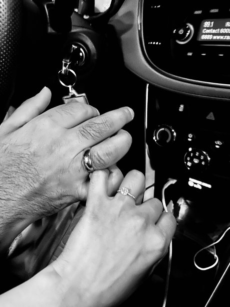 情侣手牵着手图片下载