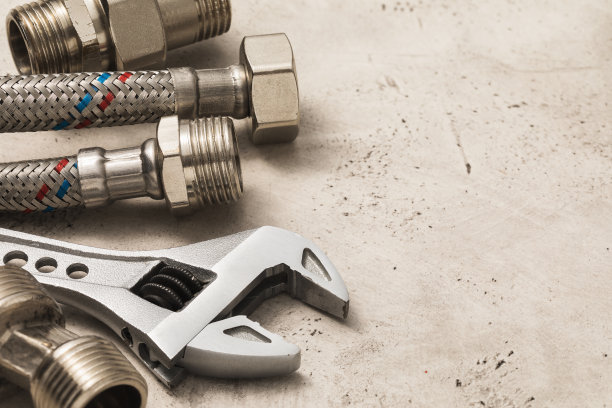 活动扳手，柔性管道软管和带有复制空间的连接适配器图片下载