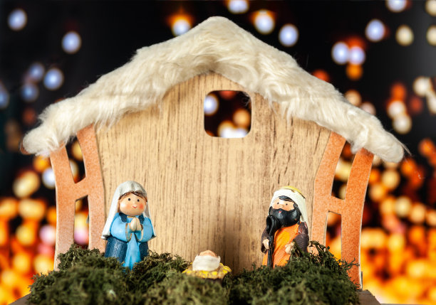 模糊灯光背景下的耶稣诞生场景图片下载