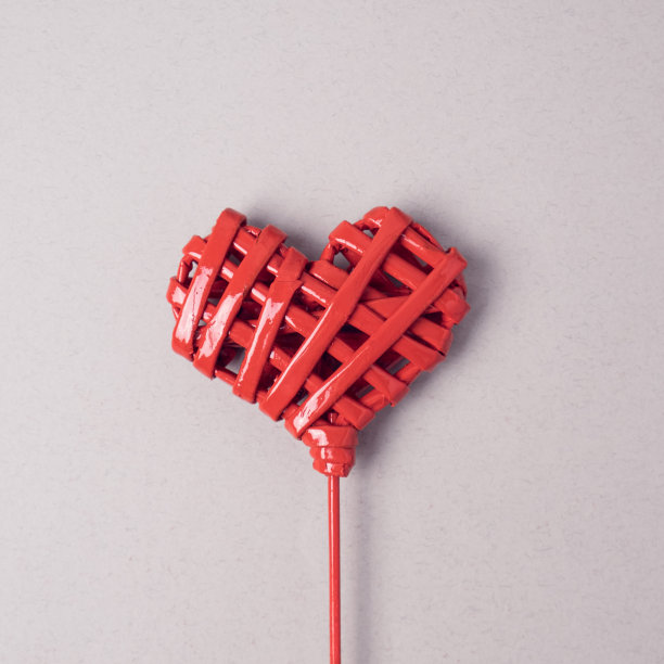 红色编织的心图片下载