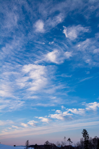 冬天美丽的黄昏云图片下载