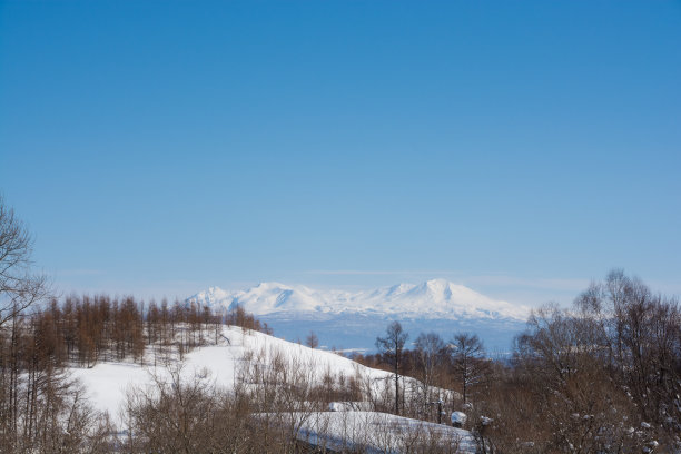 美丽的山脉和蓝天图片下载